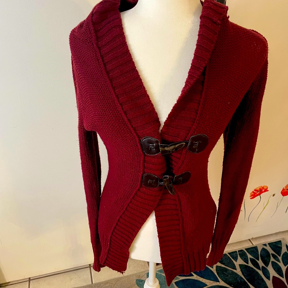 Maroon hook closure hooded knit cardigan